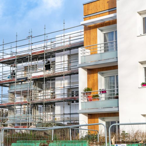 Gebaeudesanierung-AdobeStock_566622707-Von-S.-Leitenberger